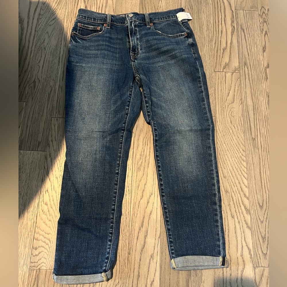 GAP women’s size 28 Girlfriend mid rise jeans